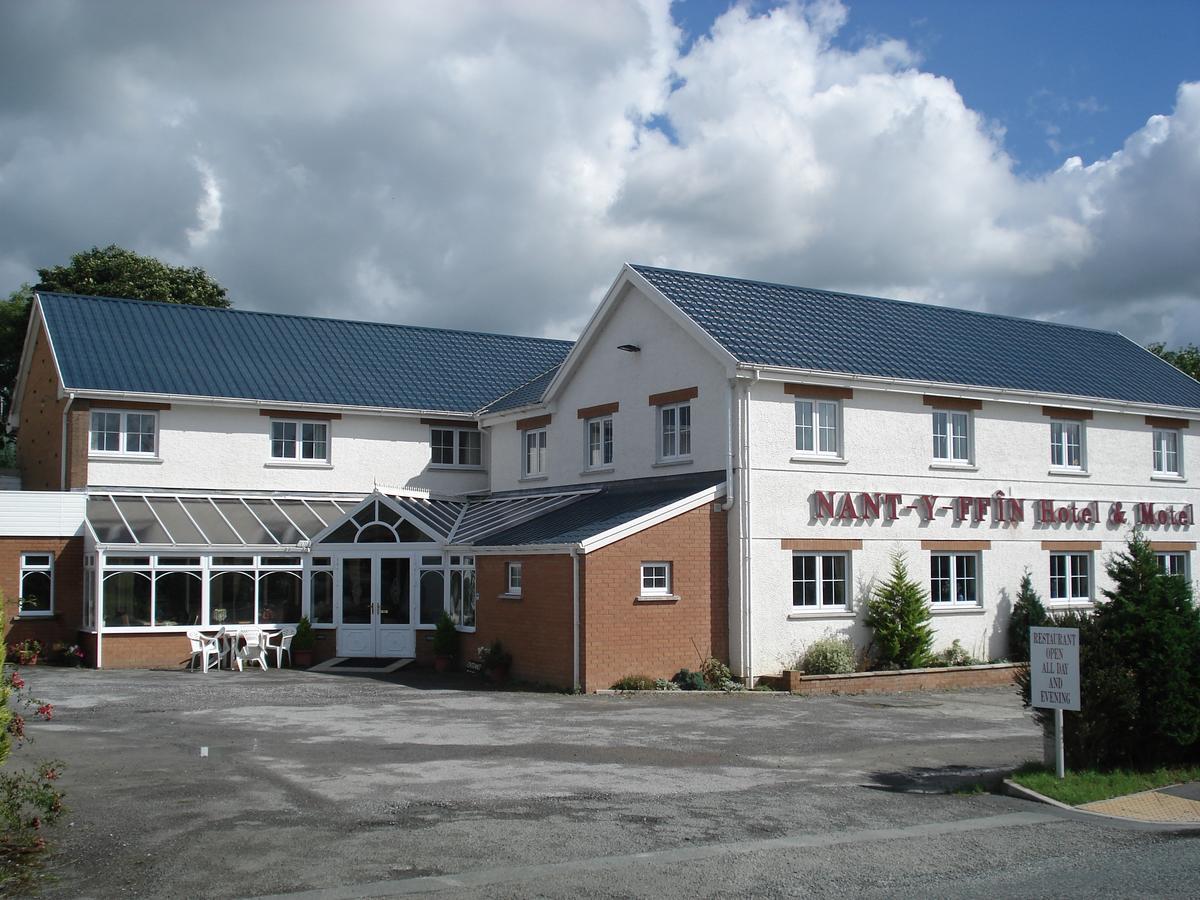 Nant-Y-Ffin Hotel Llandissilio Dış mekan fotoğraf