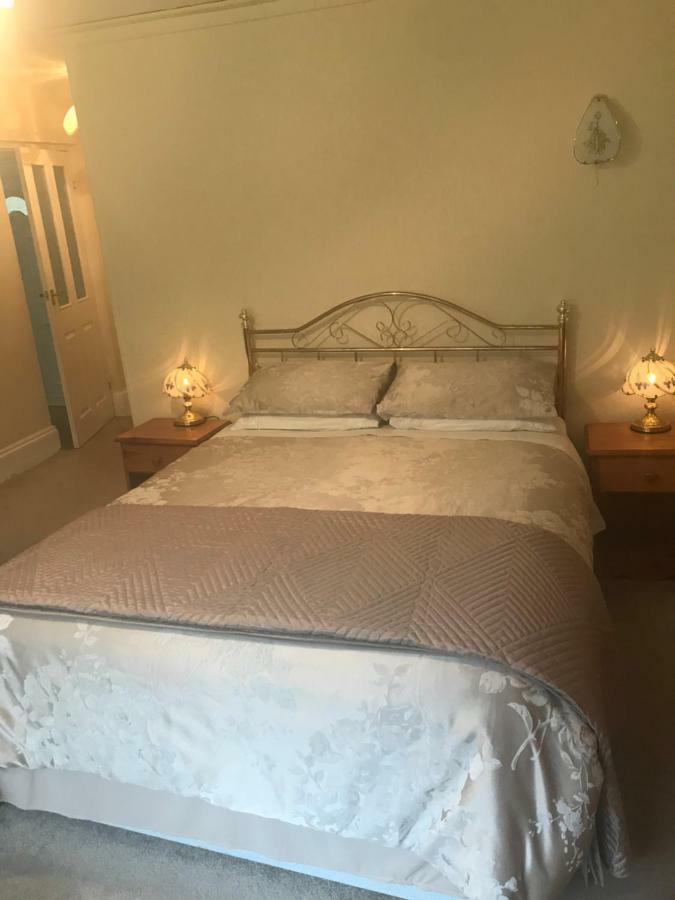 Nant-Y-Ffin Hotel Llandissilio Dış mekan fotoğraf